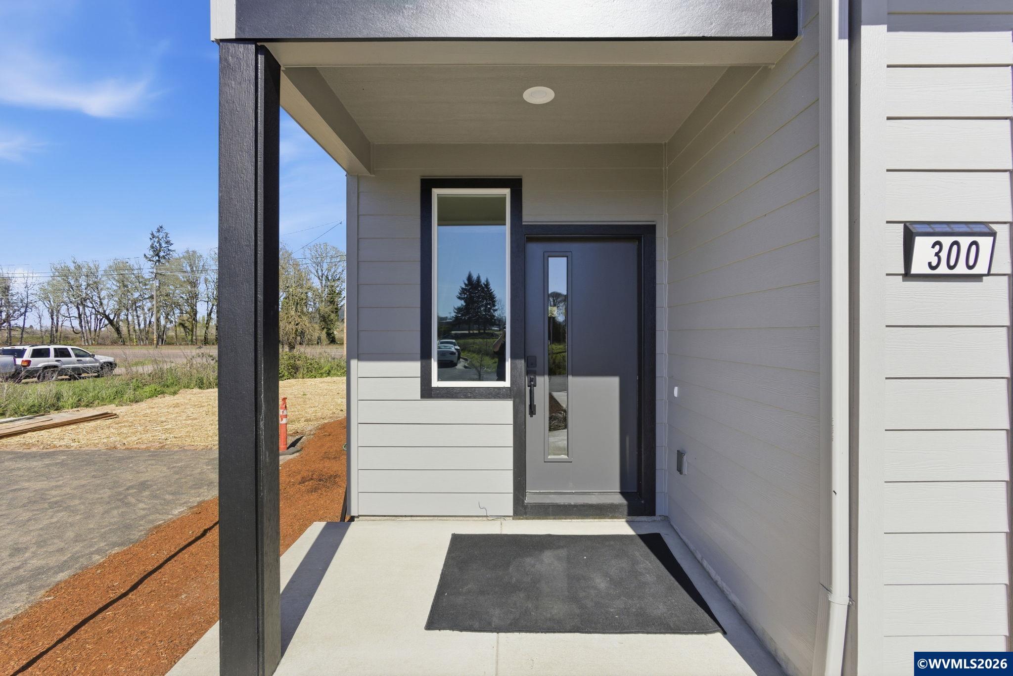 300 & 302 Seven Oaks Ln, Lebanon, OR, 97355