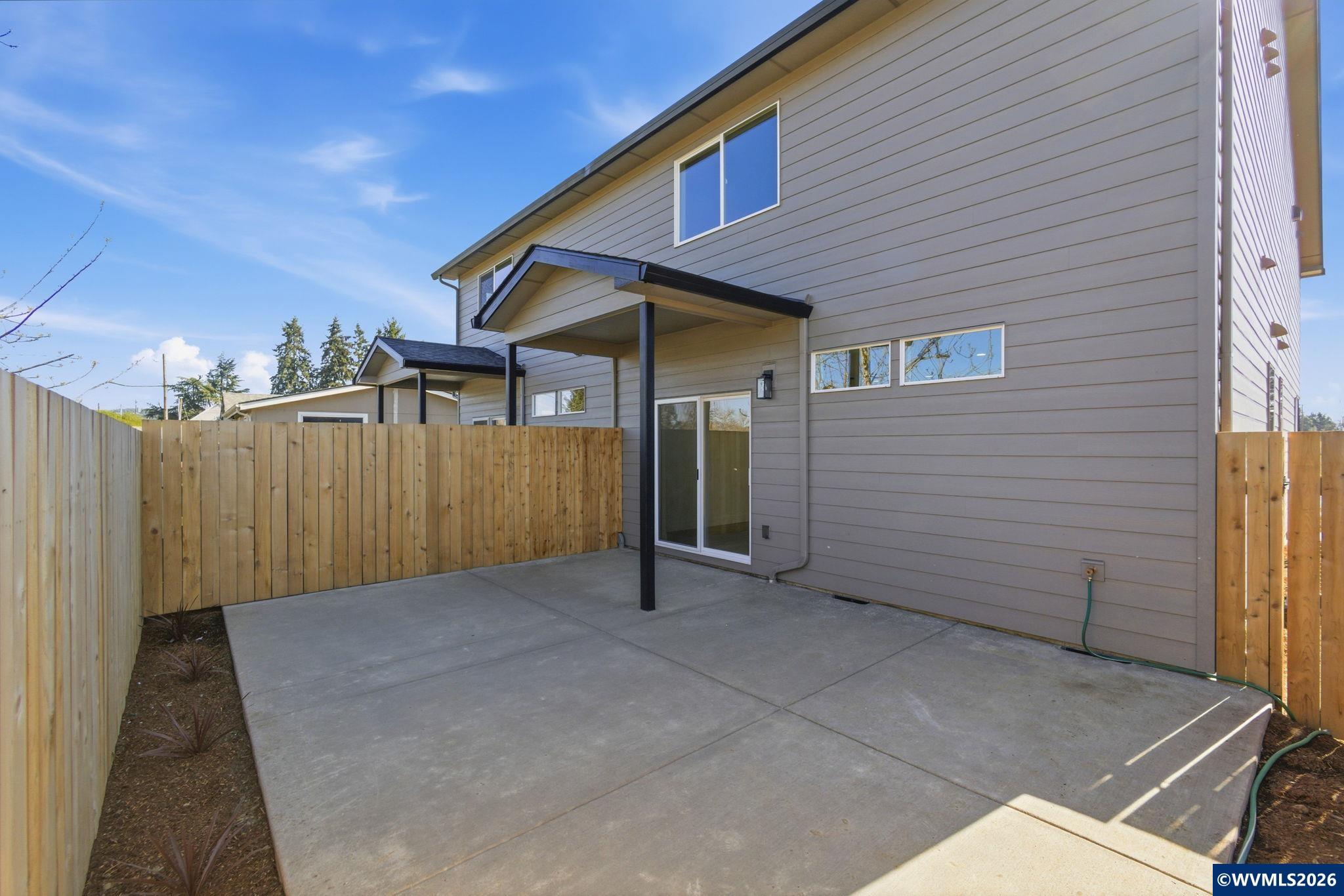 300 & 302 Seven Oaks Ln, Lebanon, OR, 97355