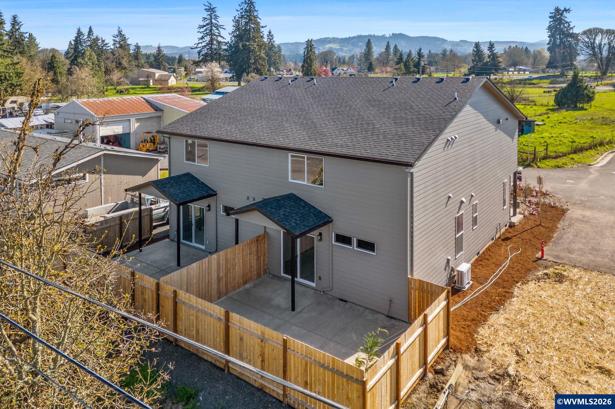 300 & 302 Seven Oaks Ln, Lebanon, OR, 97355