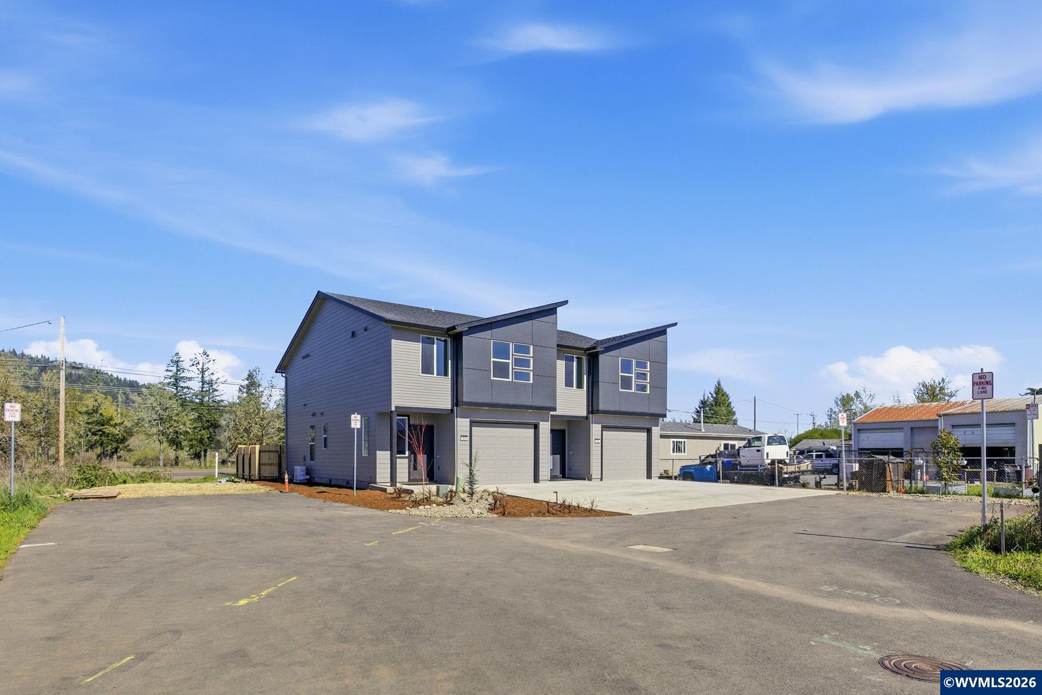 300 & 302 Seven Oaks Ln, Lebanon, OR, 97355