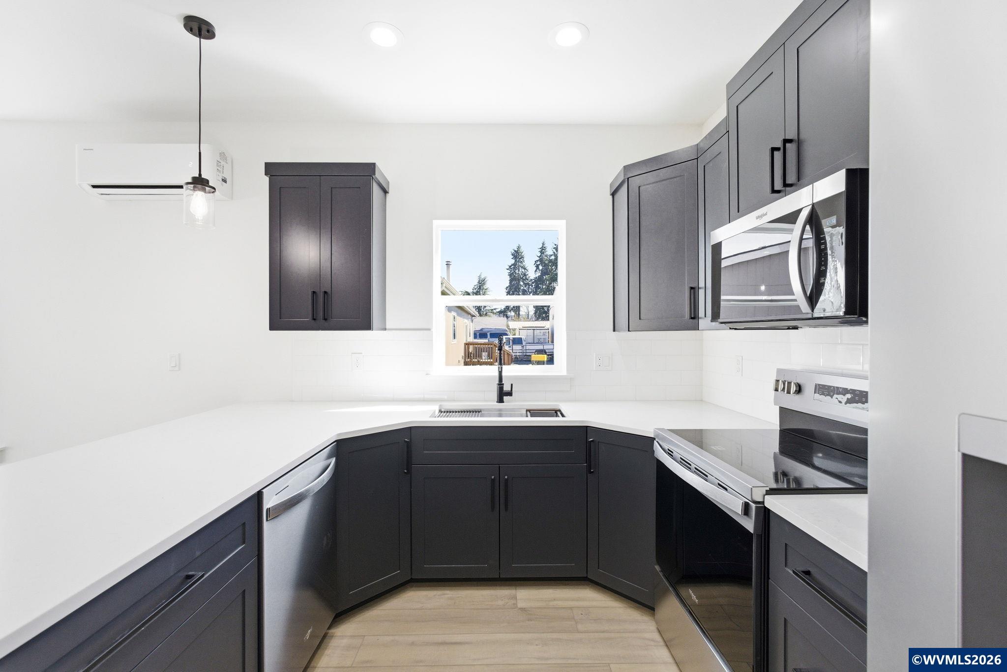 300 & 302 Seven Oaks Ln, Lebanon, OR, 97355