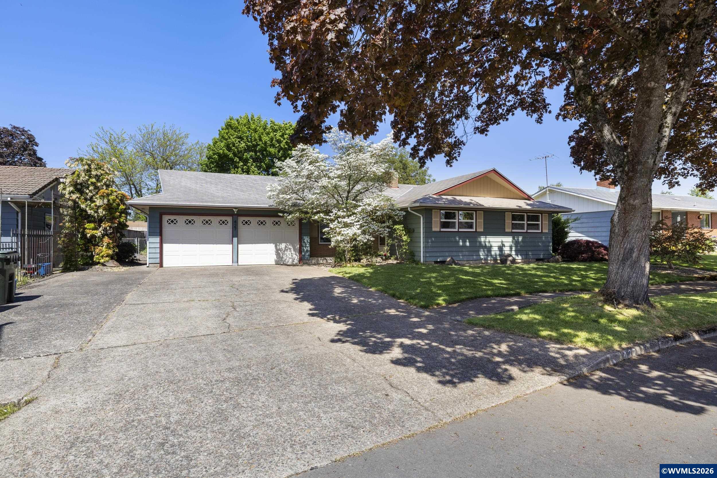 Accepted Offer with Contingencies. Solid Keizer Classic! Living room/Family room plan with corner fireplace. New carpet in two bedrooms, fresh paint throughout. Half bath off utility. Roof is metal shingle, Gas furnace and AC are less than 10 years old, Windows in the last couple years, electrical has been updated. Kitchen has been updated with stainless appliances, granite tops and new cabinets.  Large deck in private backyard. This house is solid and tucked into a great neighborhood close to convenieces. Easy to show
