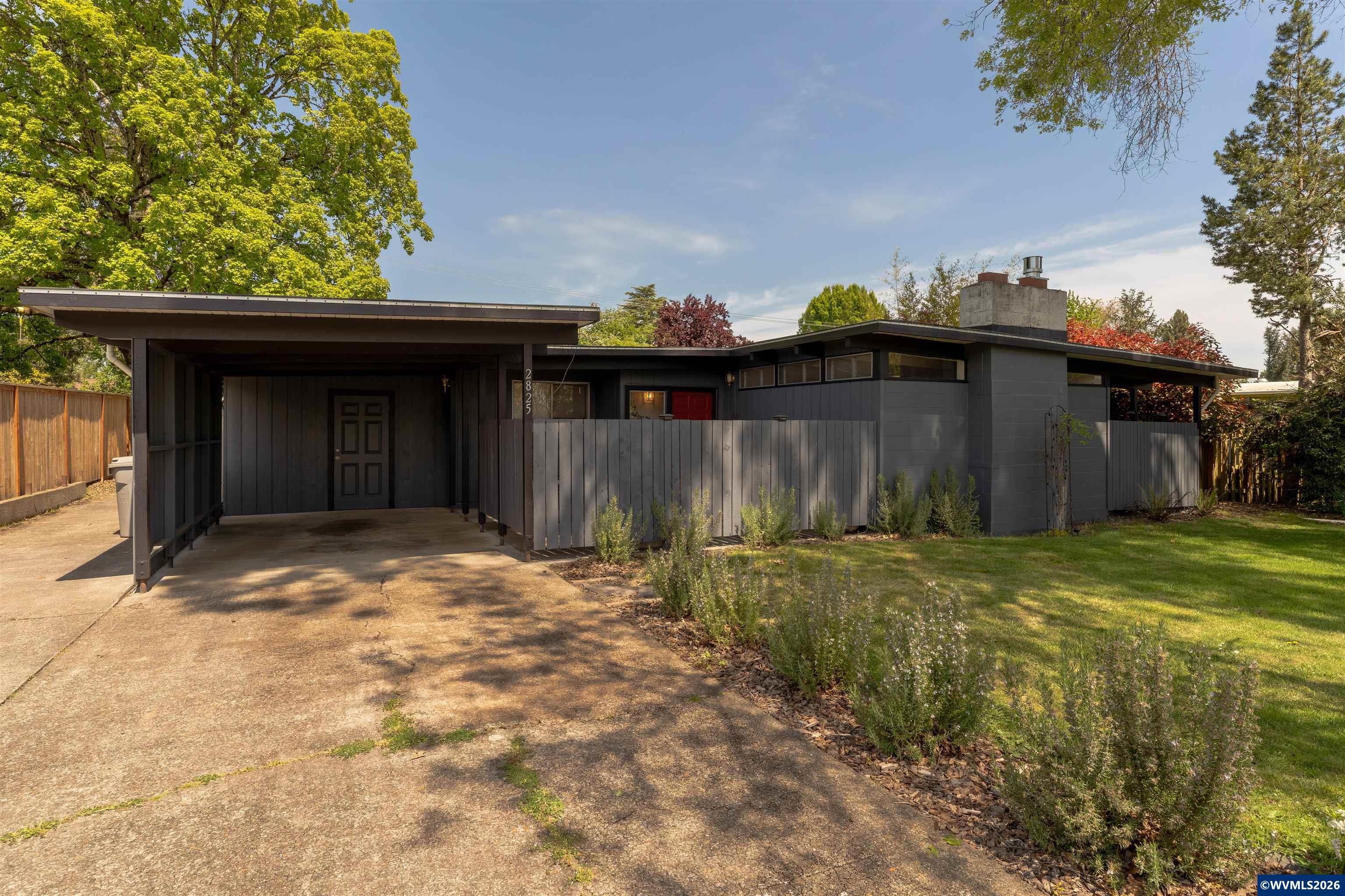 2825 NW Greeley Av