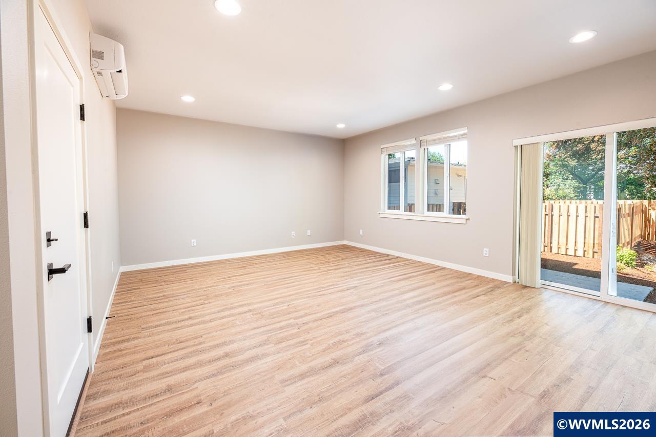 945 NW 10th St