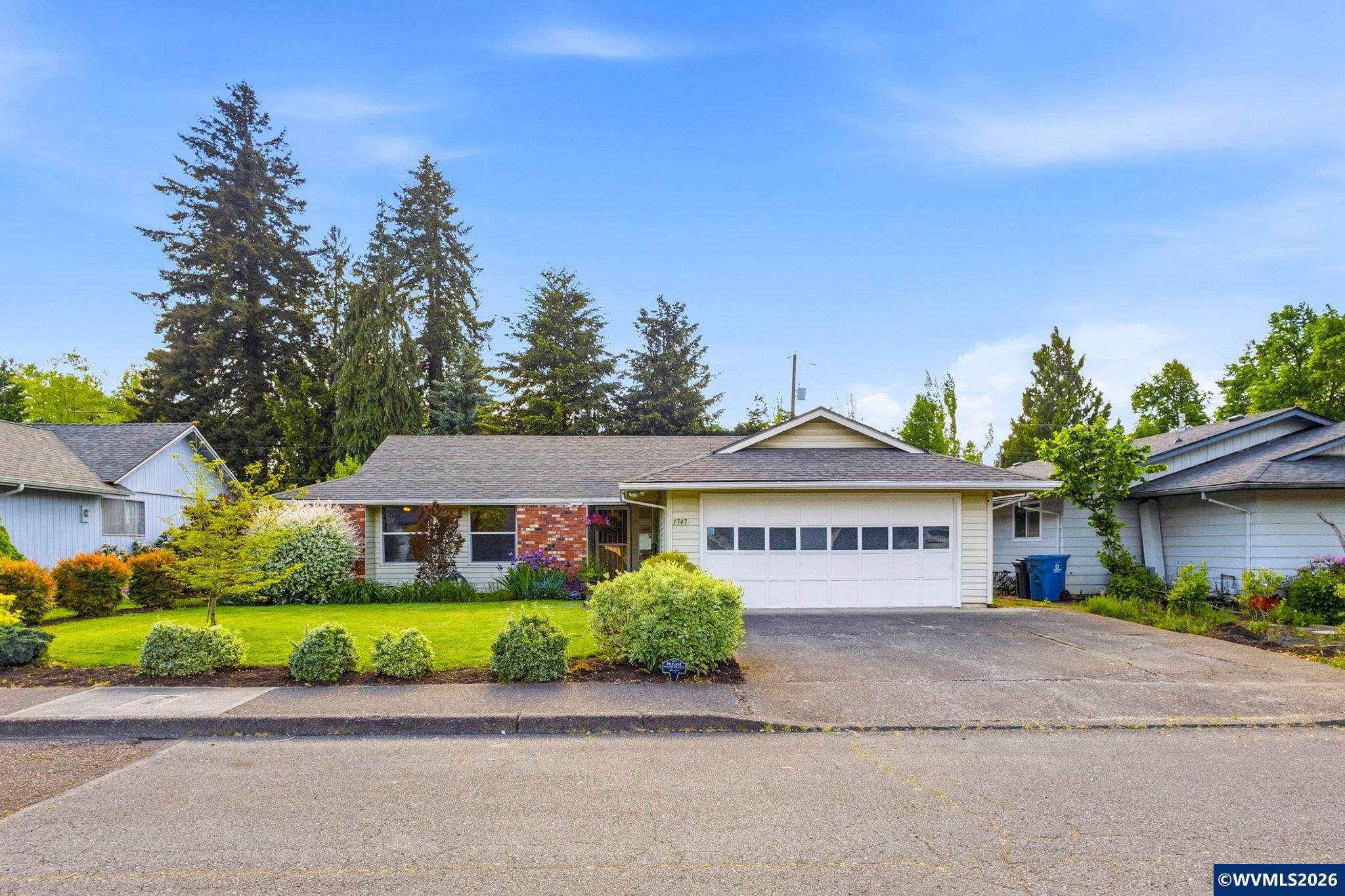 FEATURED LISTINGS