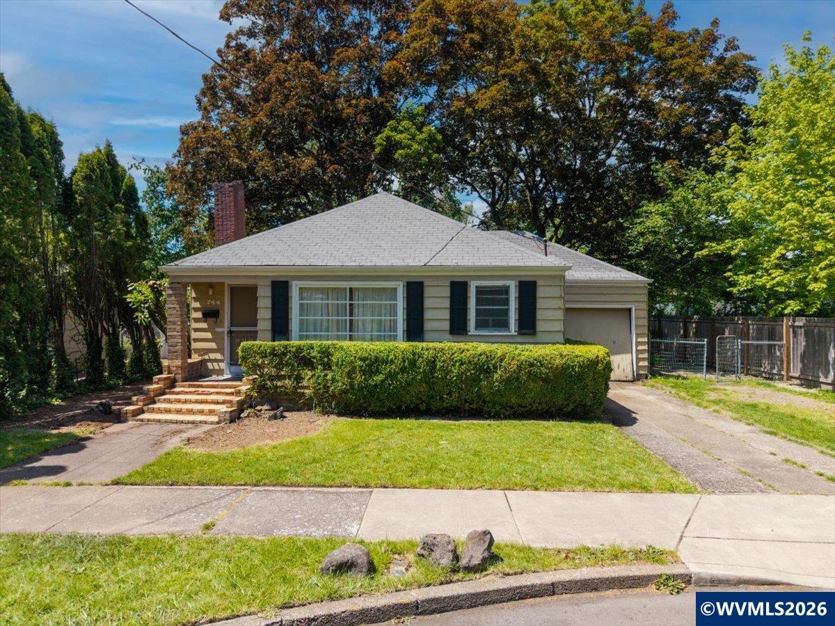 744 NW 17th St