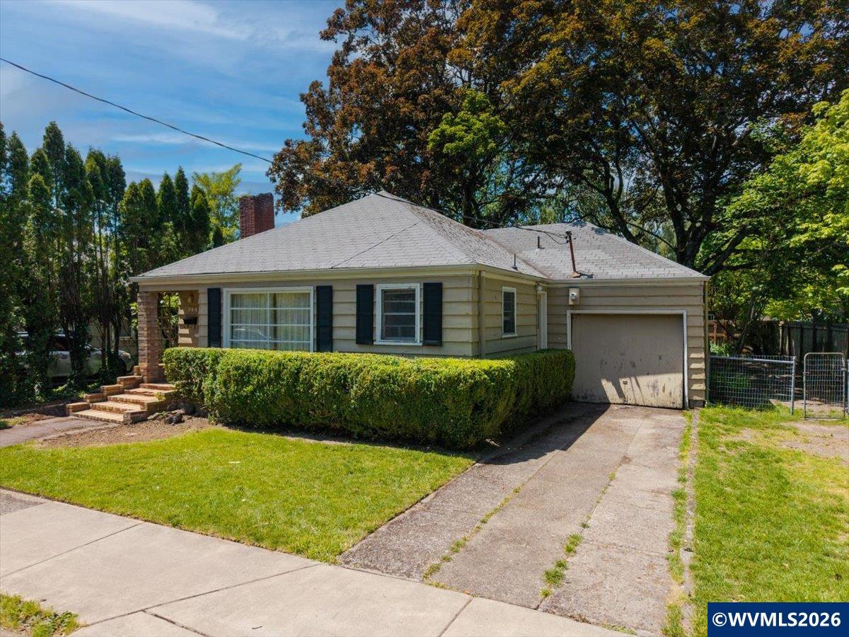 744 NW 17th St