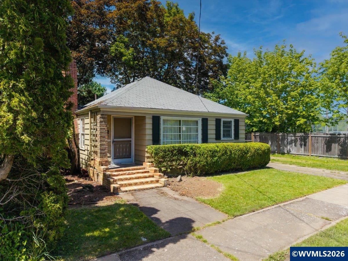 744 NW 17th St