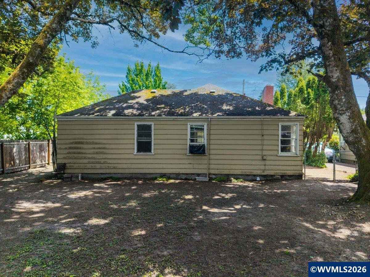 744 NW 17th St