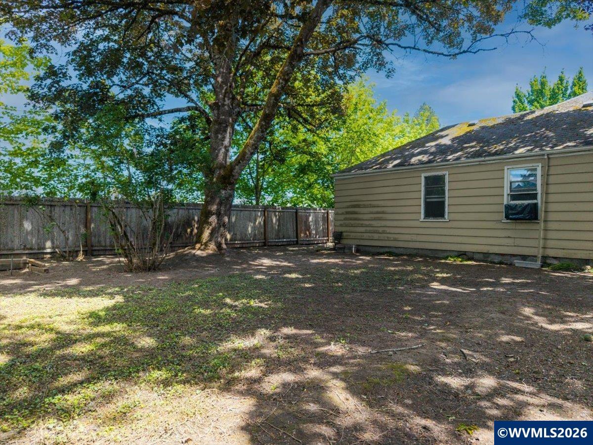 744 NW 17th St