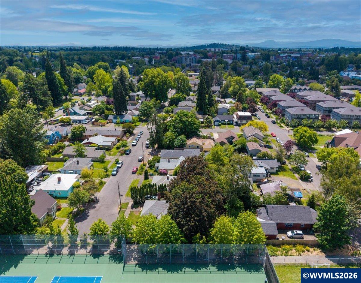 744 NW 17th St