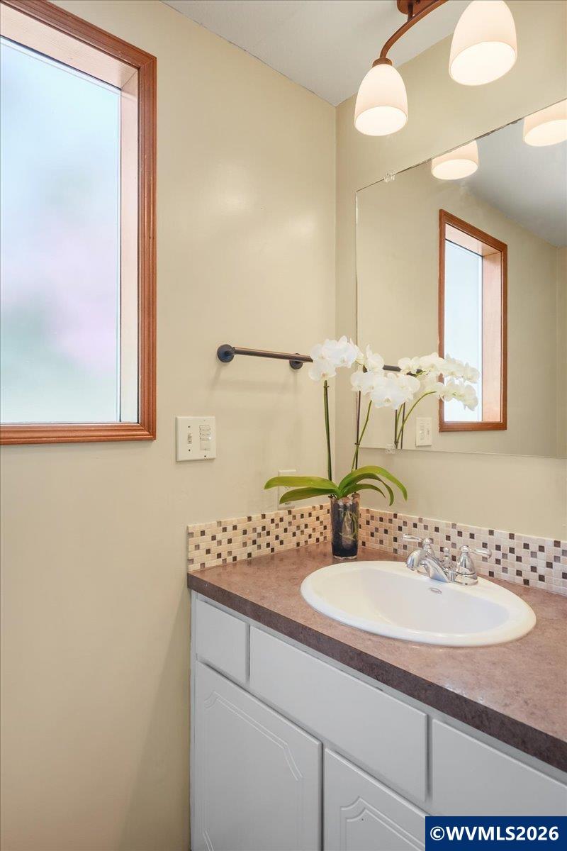 2015 NW Oceanview Dr