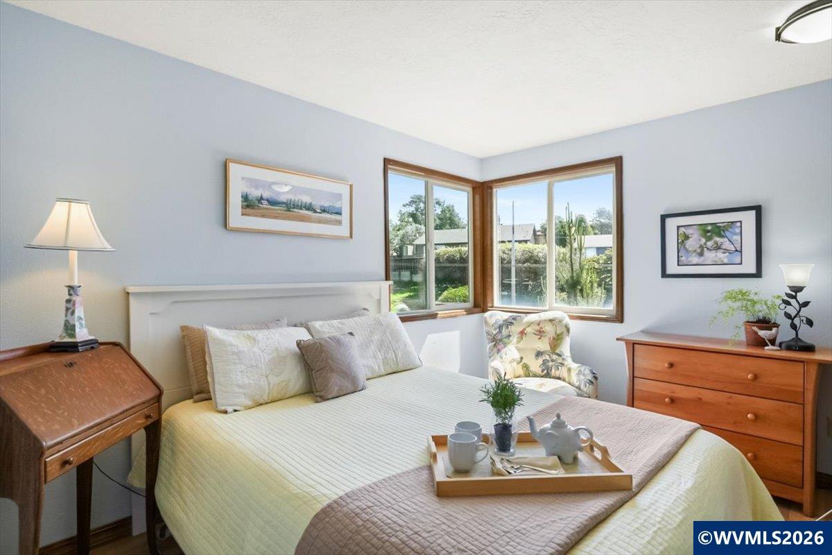 2015 NW Oceanview Dr