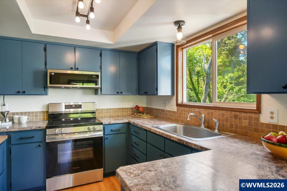 2015 NW Oceanview Dr