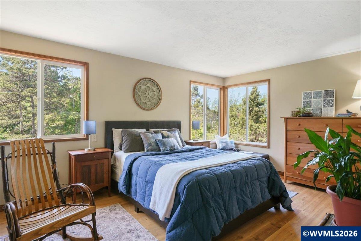 2015 NW Oceanview Dr