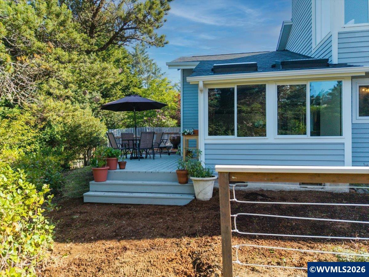 2015 NW Oceanview Dr