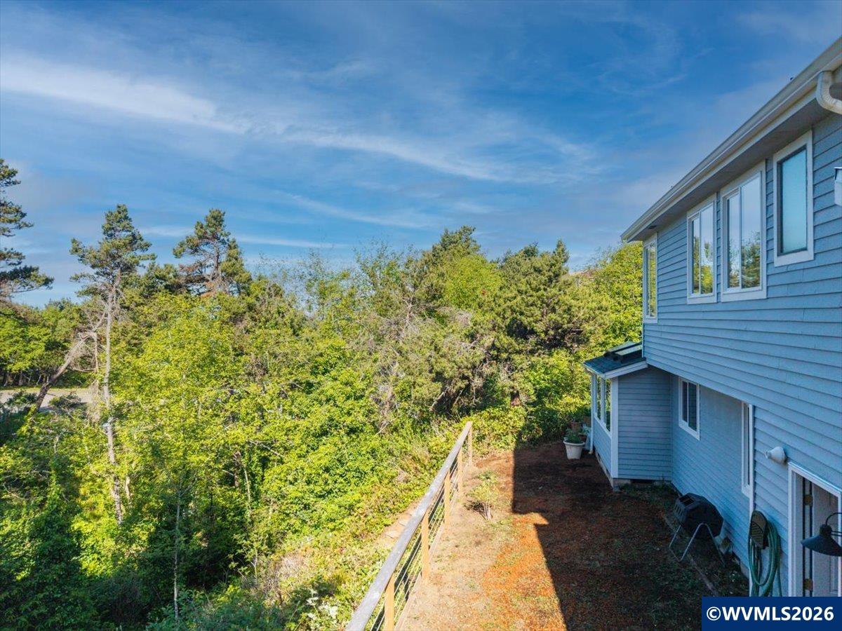 2015 NW Oceanview Dr