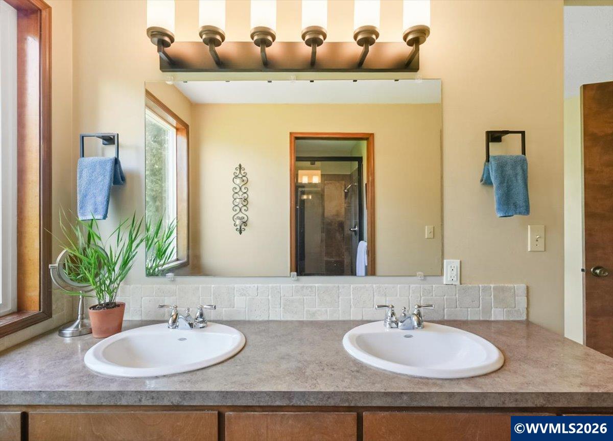 2015 NW Oceanview Dr