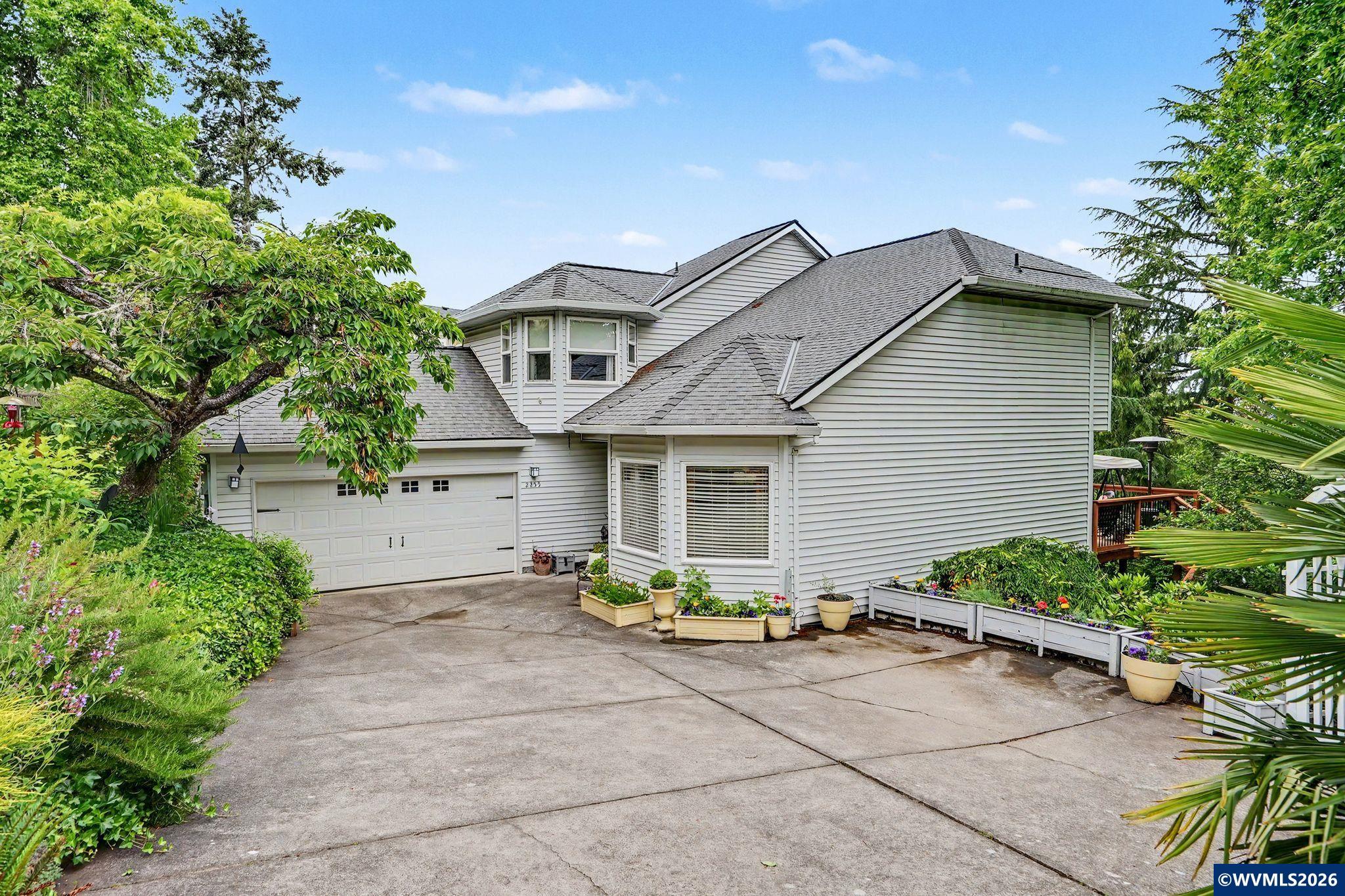 2255 Ellen Ln
