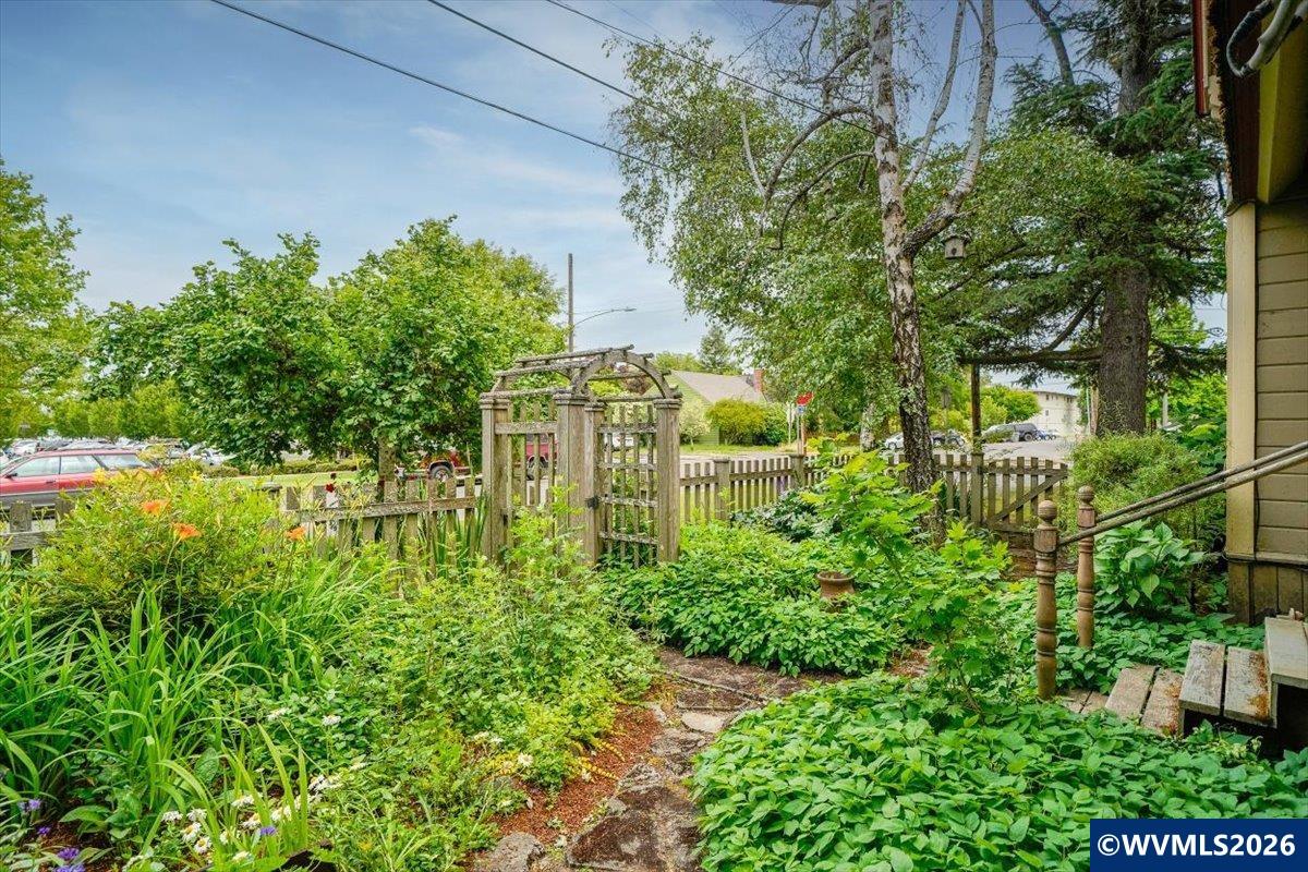 404 SW 6th St