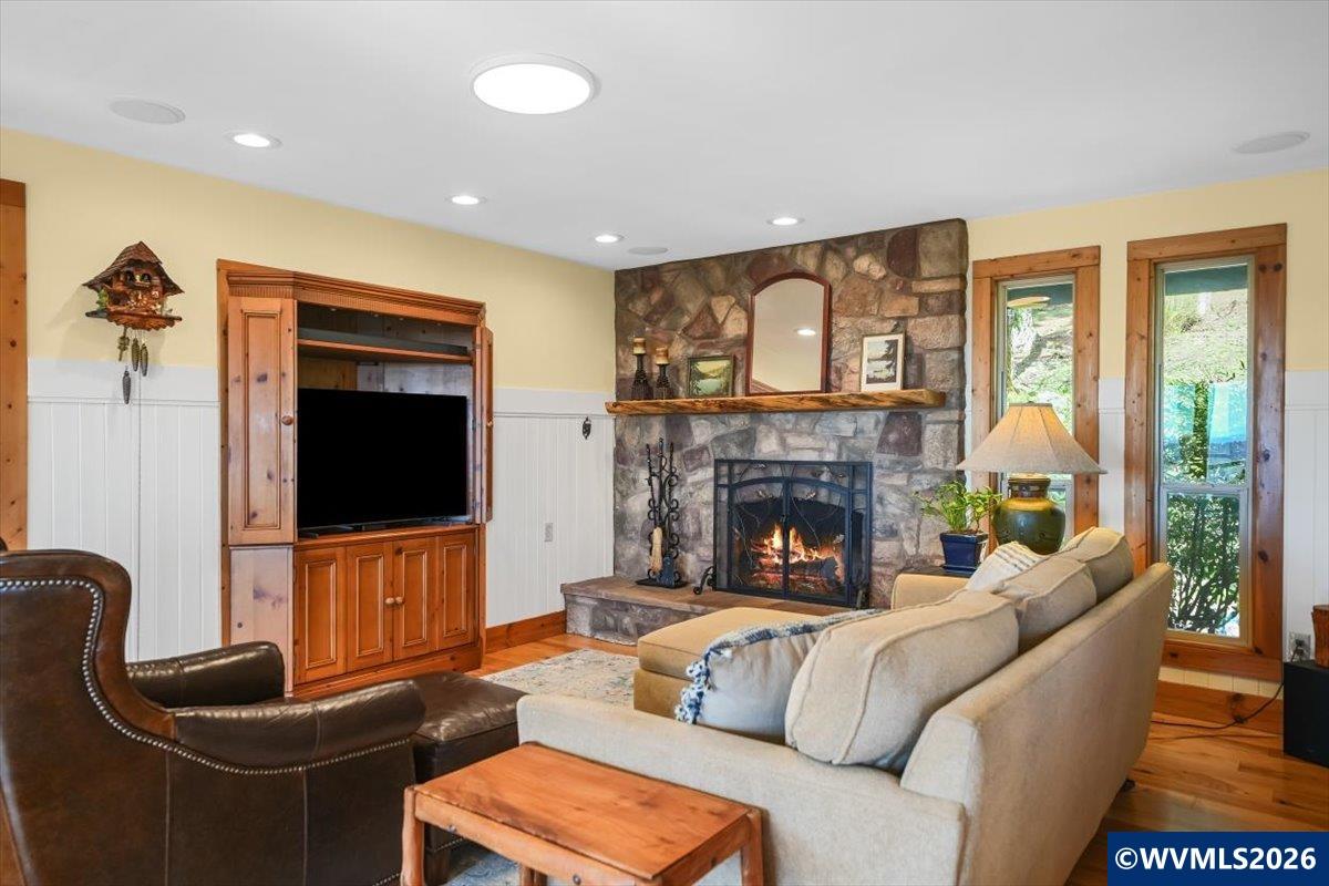1340 NW Worden Cir