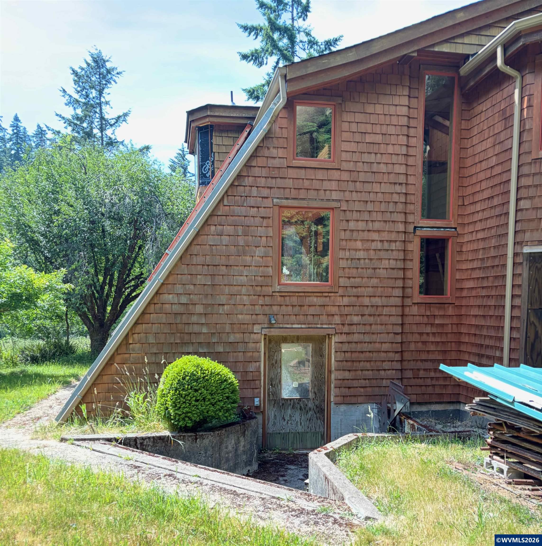 17016 Bratten Hill
