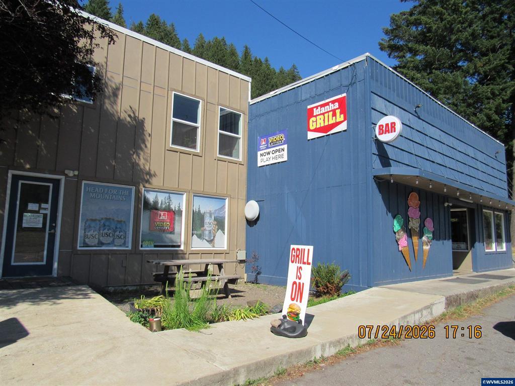 Idanha Grill bar and market business for sale 183 Highway 22 Idanha Oregon on 1.1 acres MLS 843905