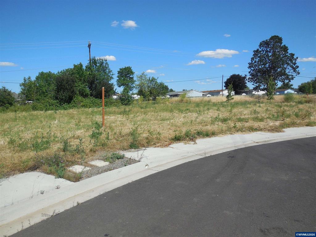 Duplex building lot with new street and sidewalks 375 and 377 Clover St Aumsville Oregon MLS 844552