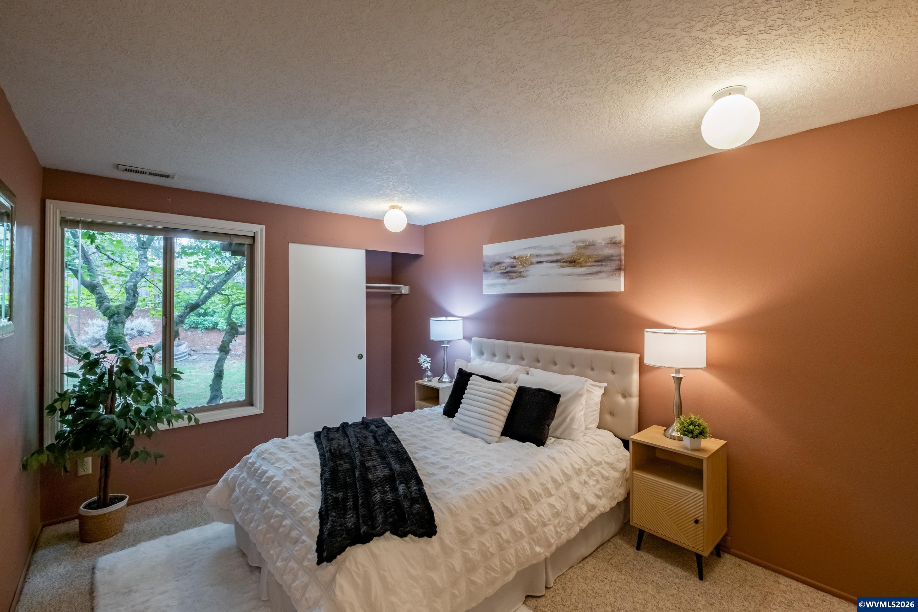 2600 NW Fireweed Pl