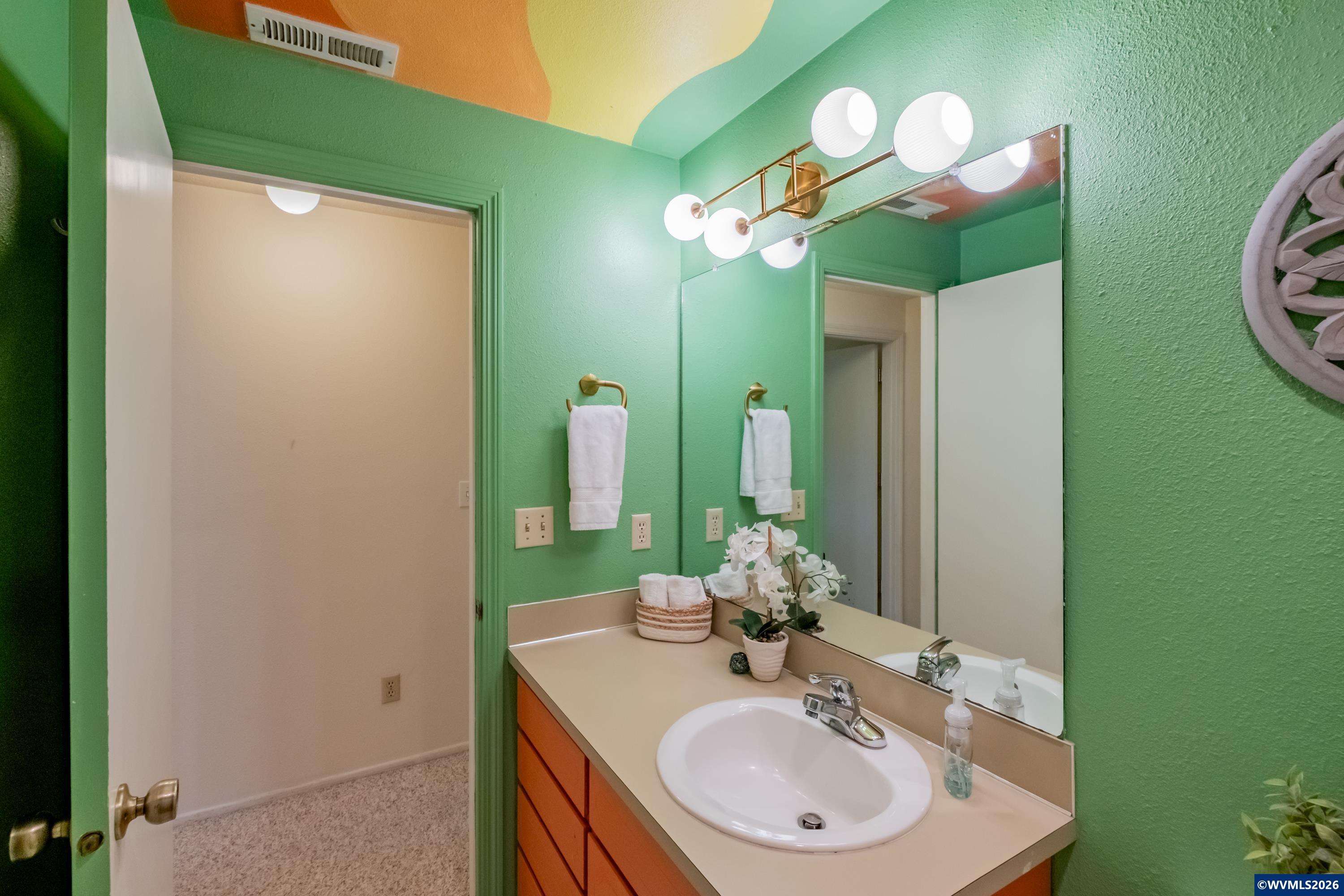 2600 NW Fireweed Pl