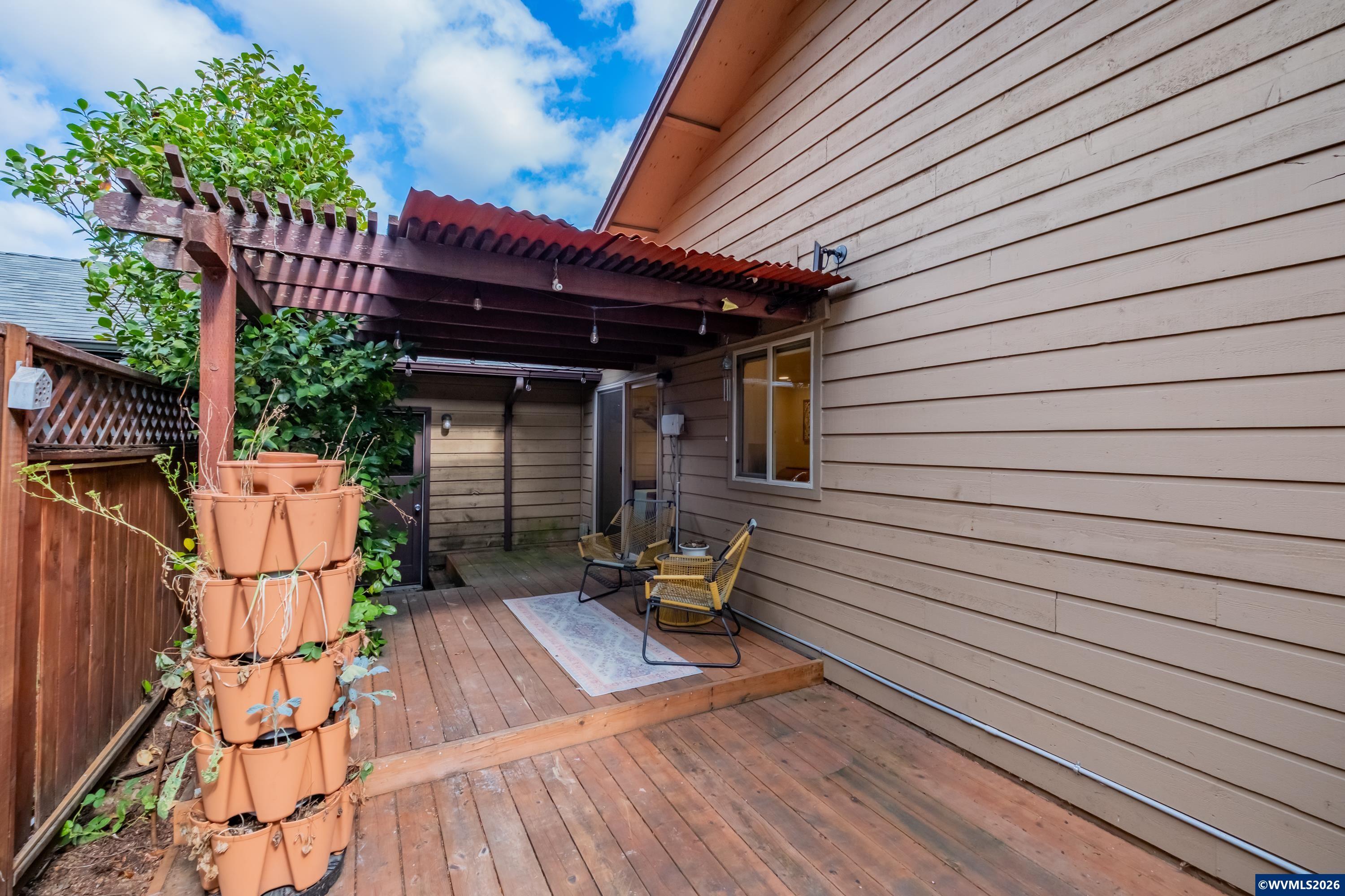 2600 NW Fireweed Pl