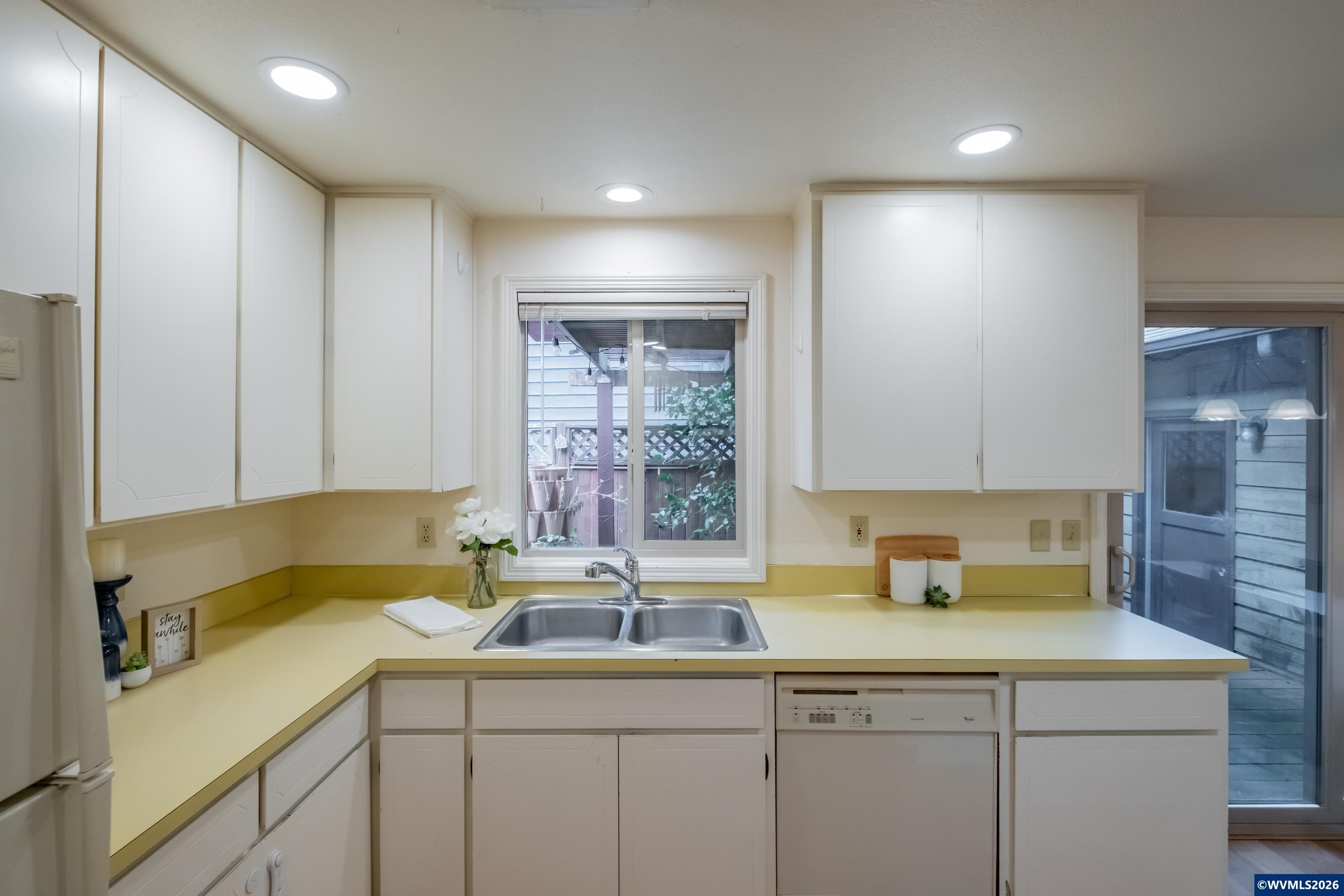 2600 NW Fireweed Pl