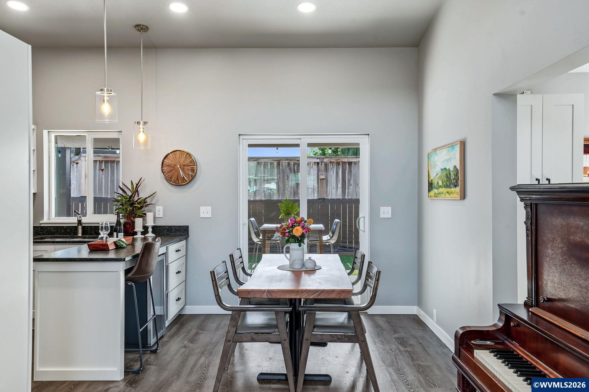 1004 36th Av SW