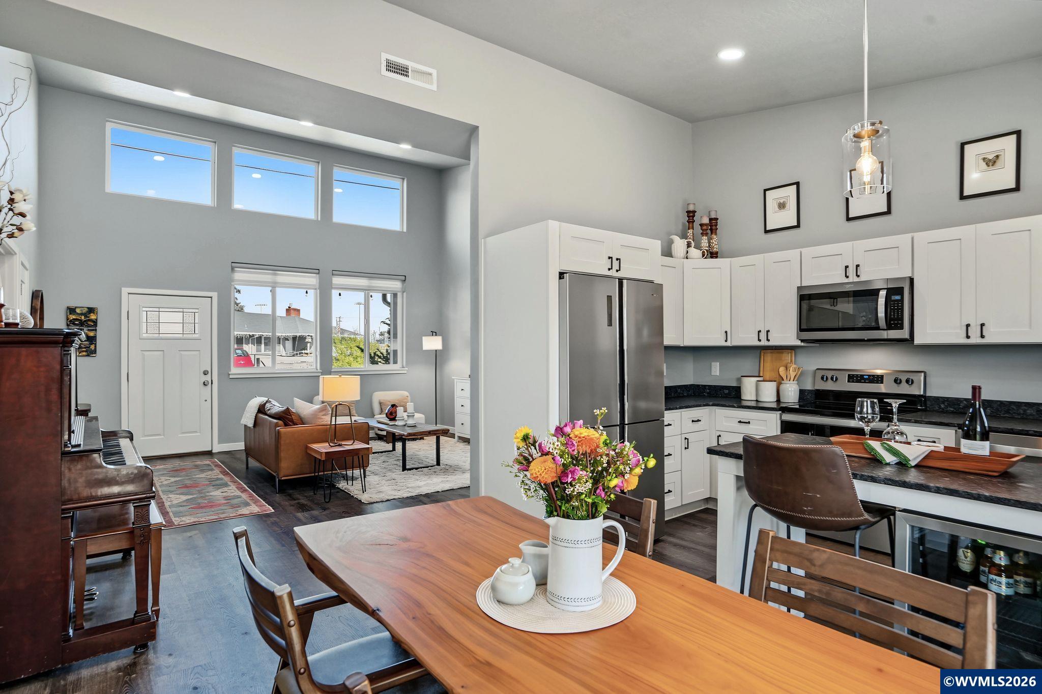 1004 36th Av SW