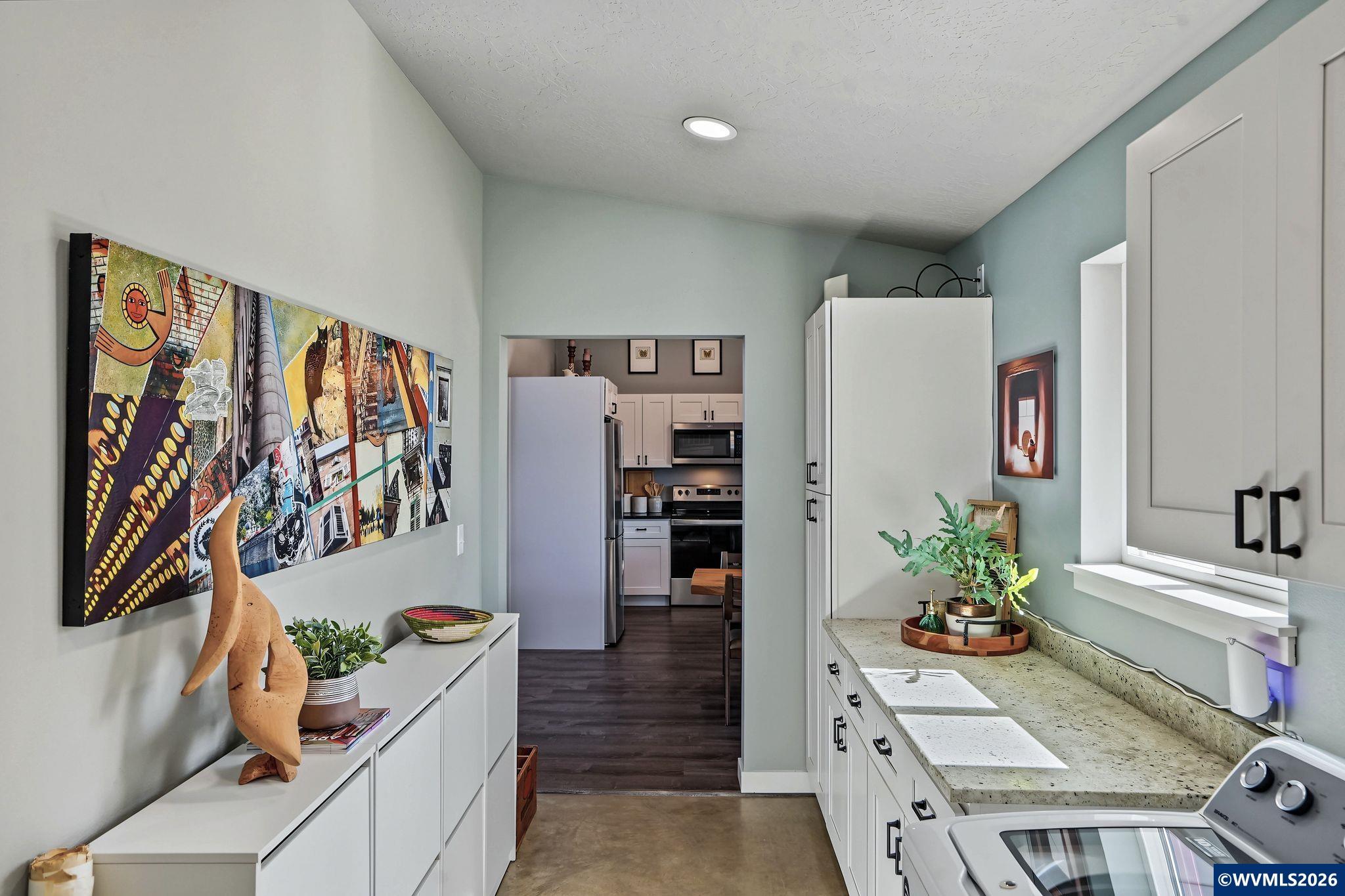 1004 36th Av SW