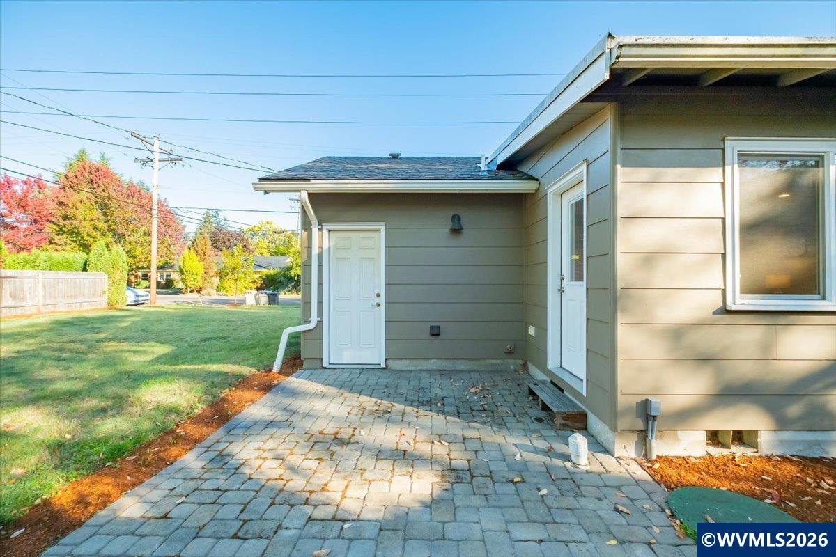 1208 NW Grant Av