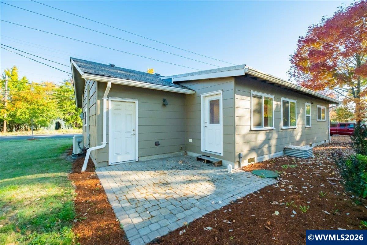 1208 NW Grant Av