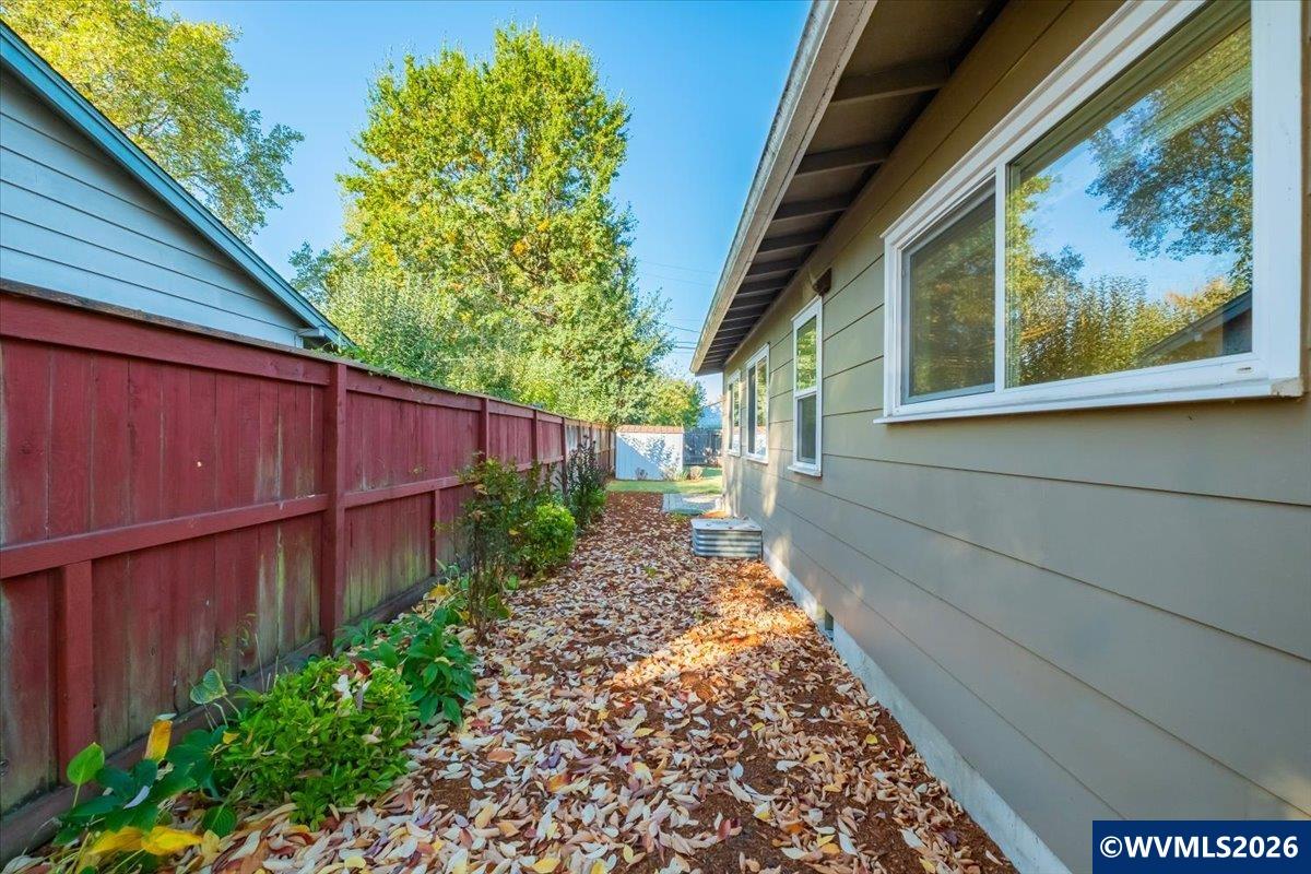 1208 NW Grant Av