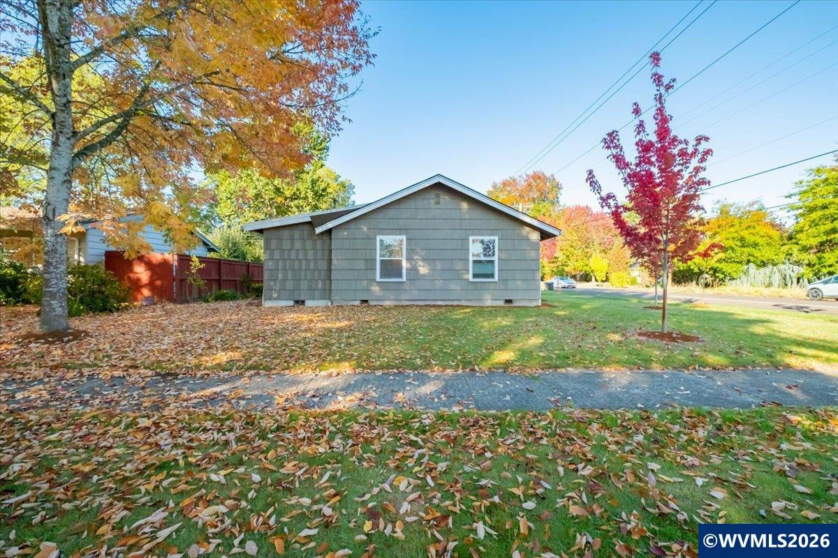 1208 NW Grant Av