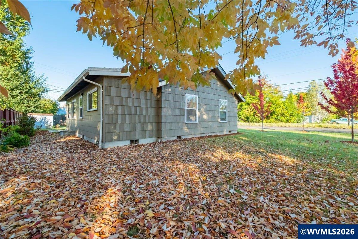 1208 NW Grant Av