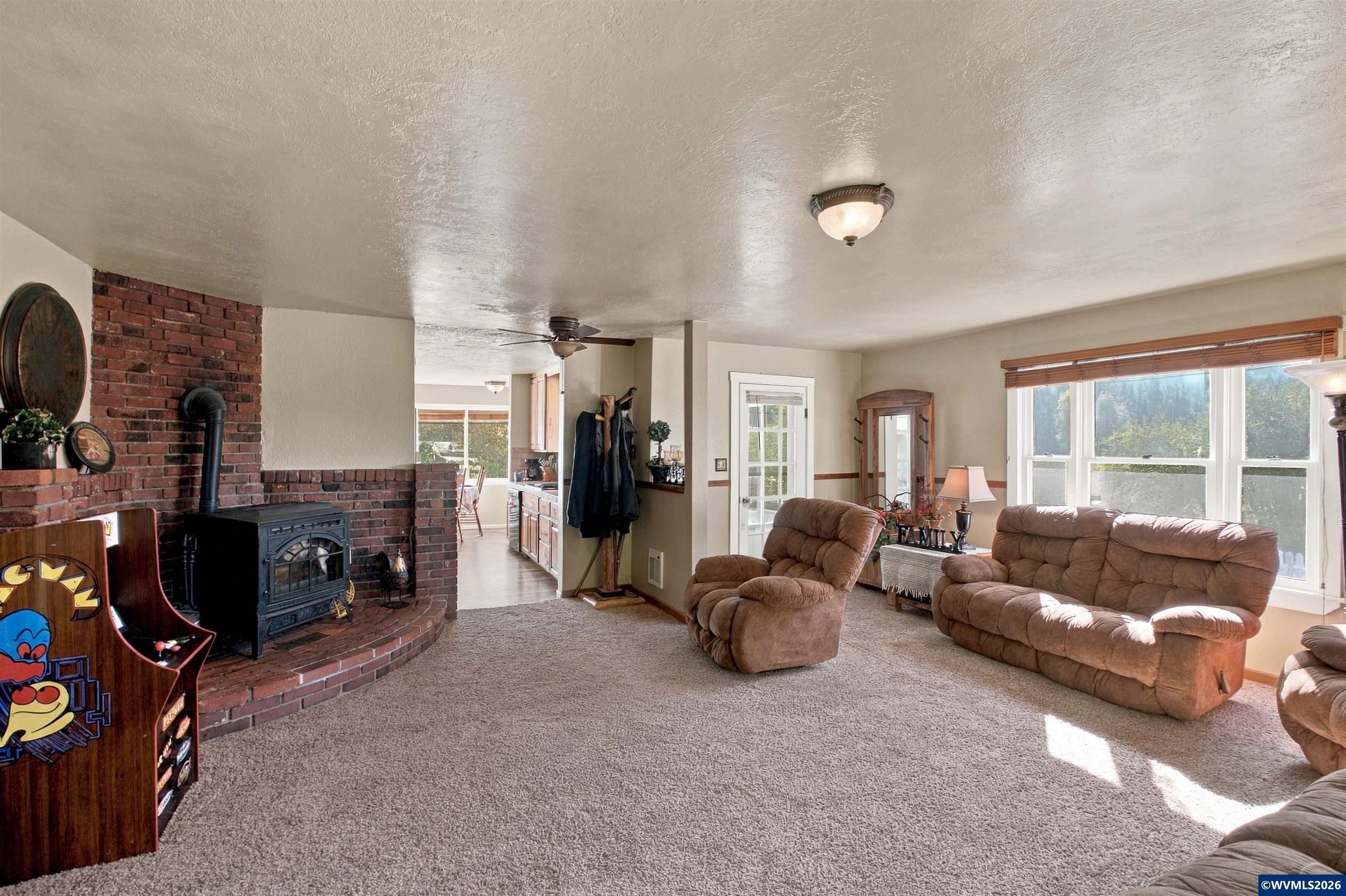 45979 Whiskey Butte Dr