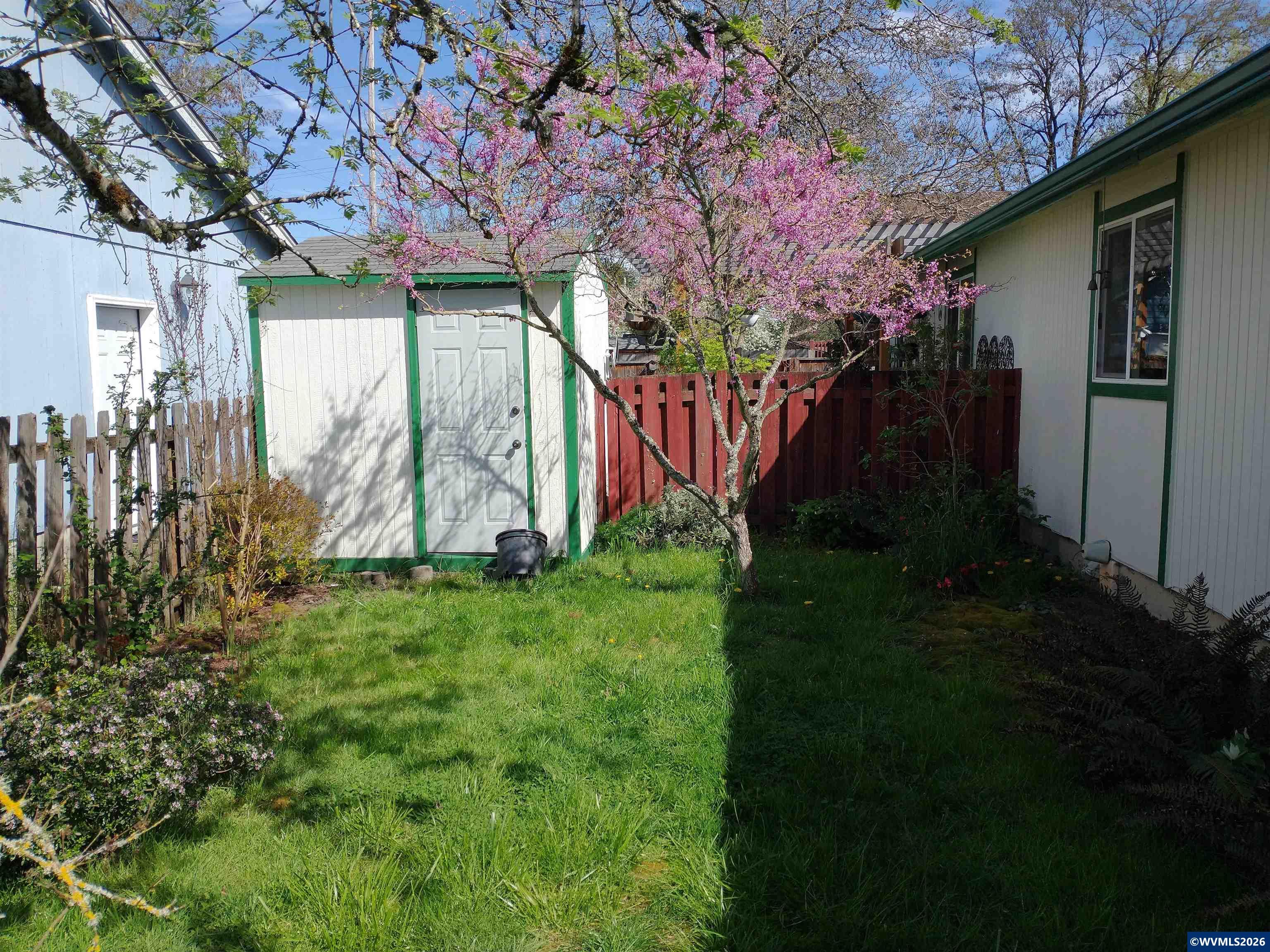 147 SW Wake Robin Av