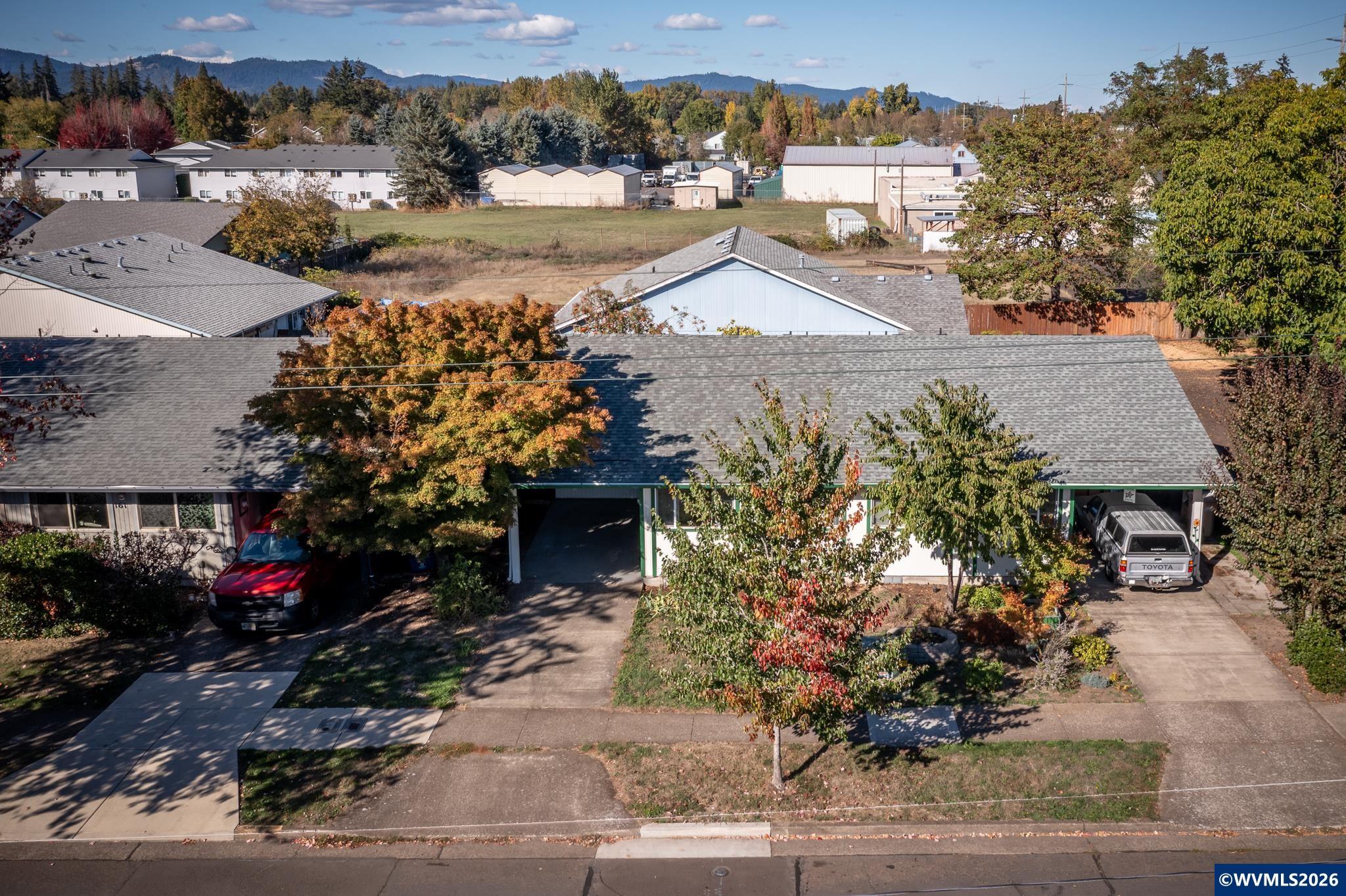 147 SW Wake Robin Av