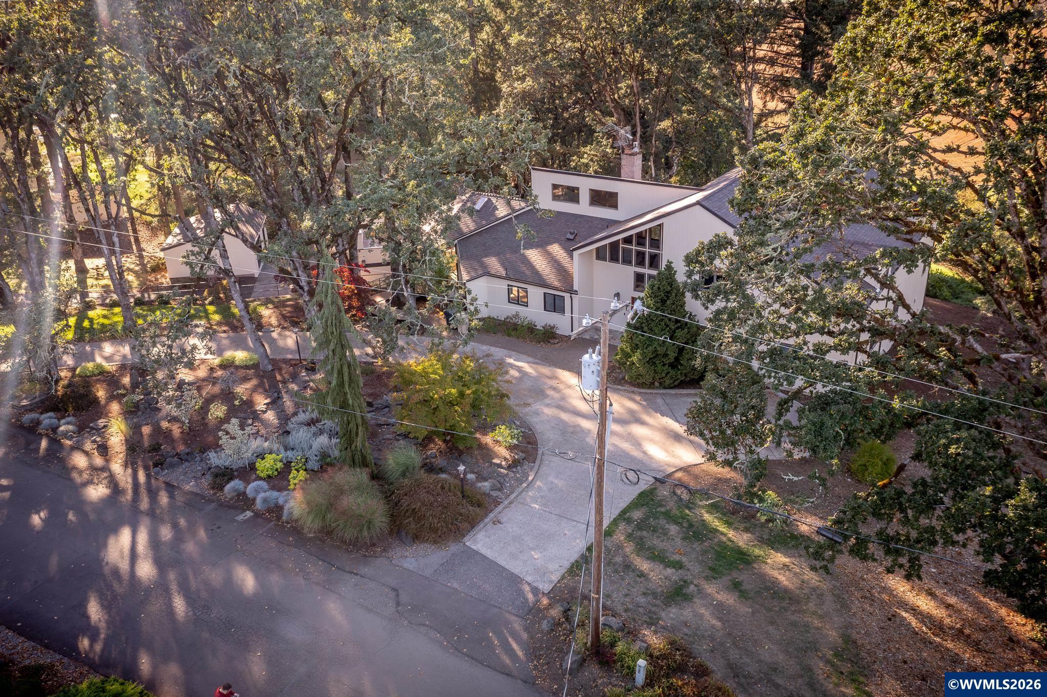 628 Kouns Dr NW