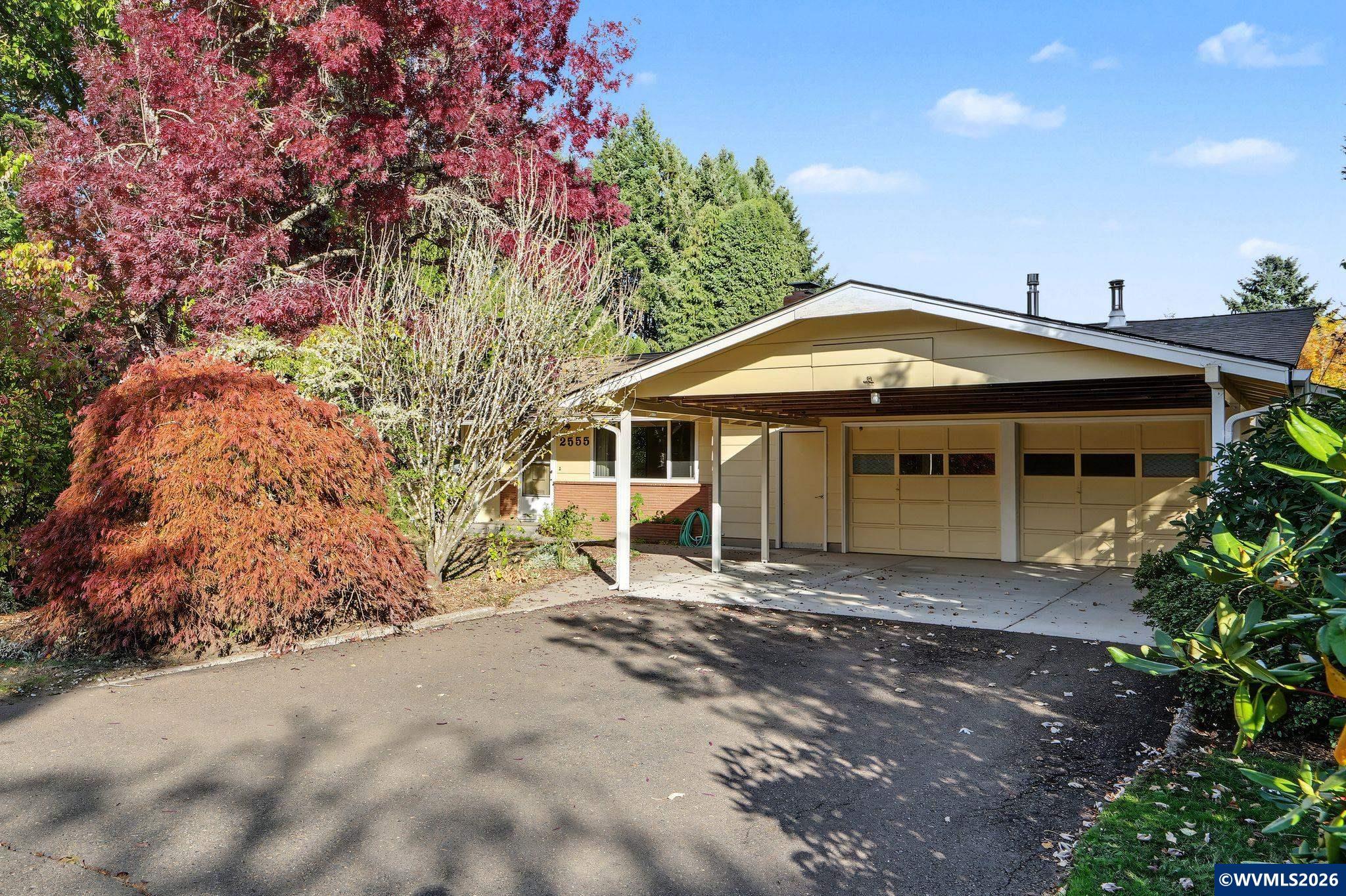 2555 NE Seavy Cir