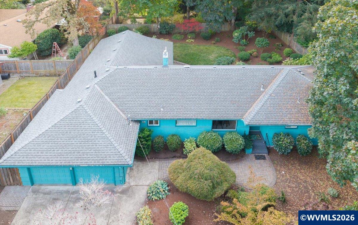 854 Madrona Av SE