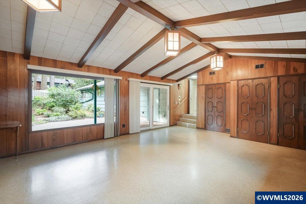 854 Madrona Av SE