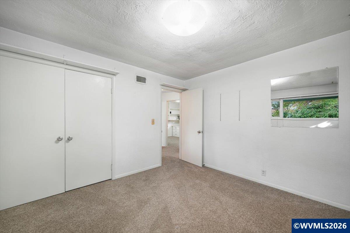 854 Madrona Av SE