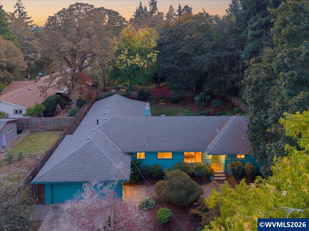 854 Madrona Av SE