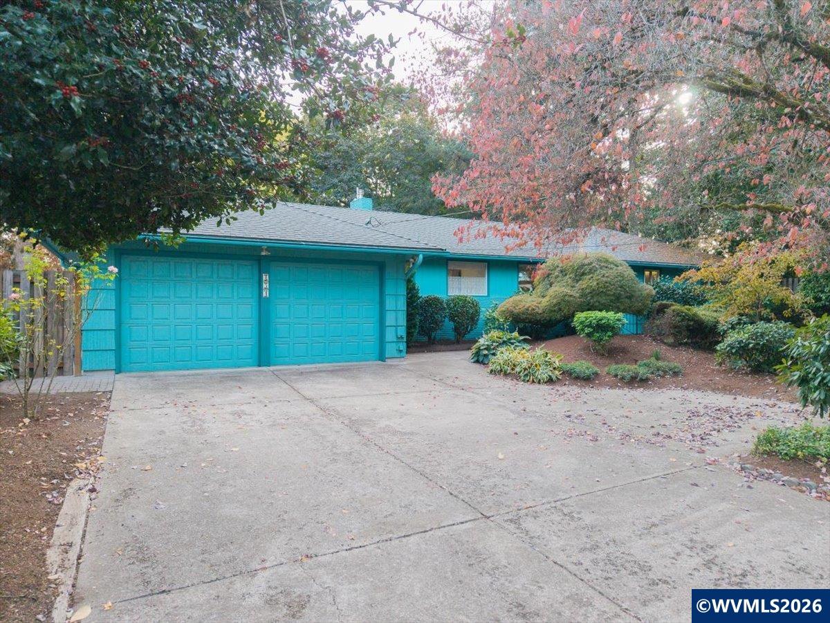 854 Madrona Av SE